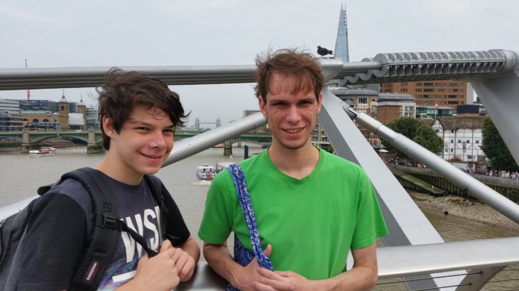 Jonas und Ruben auf der Millenium Bridge