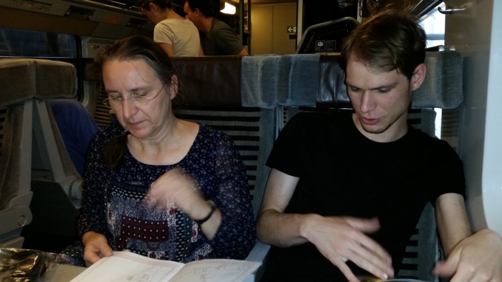 Gundula und Ruben im Eurostar von London nach Brüssel